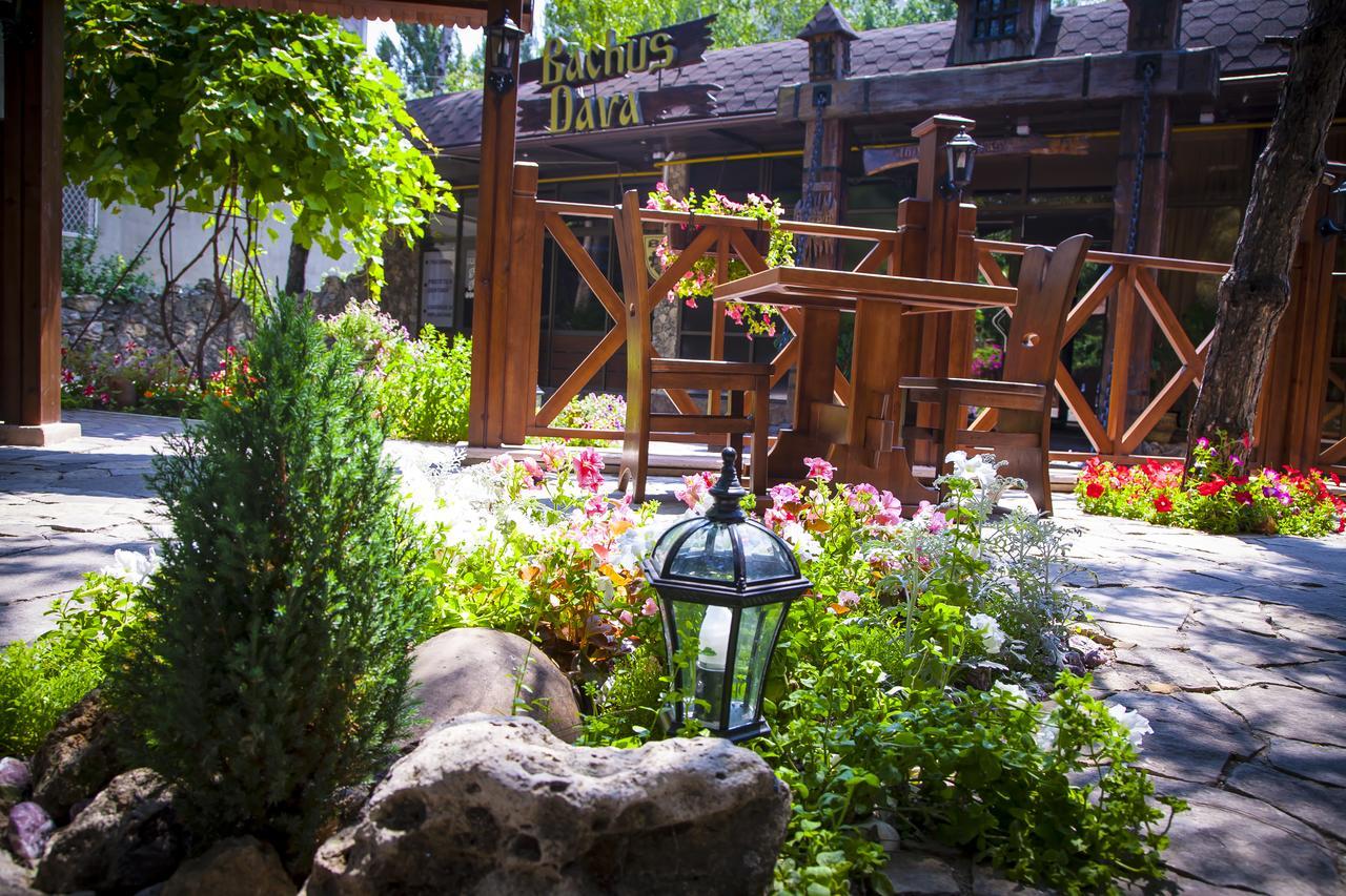 Hotel Bachus Chişinău Extérieur photo