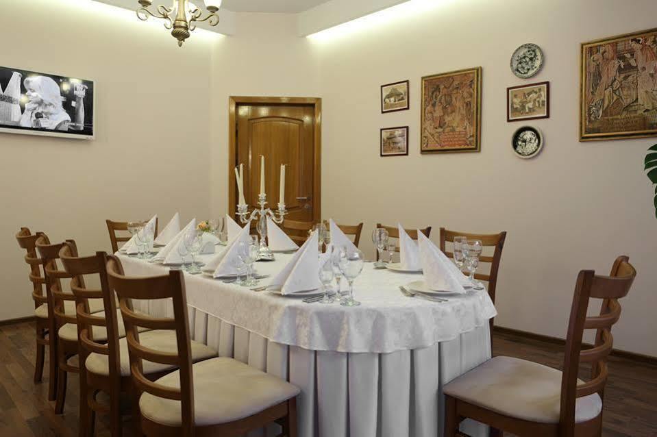 Hotel Bachus Chişinău Extérieur photo